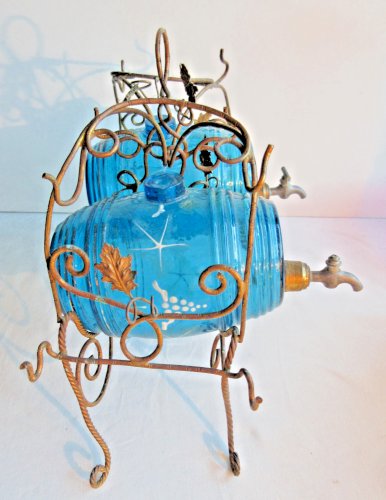 Cave à liqueur Napoléon III, 2 tonneaux verre bleu émaillé, armature laiton