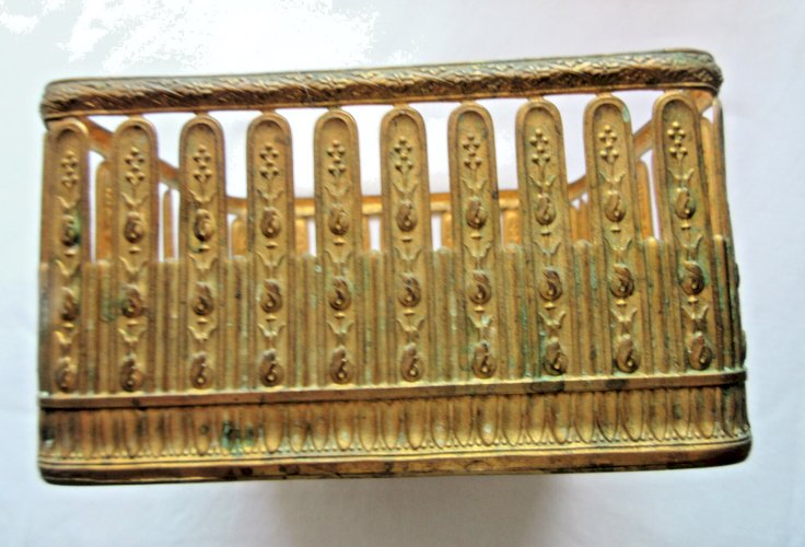 Cave à parfums Napoléon III, 5 verres et armature en laiton