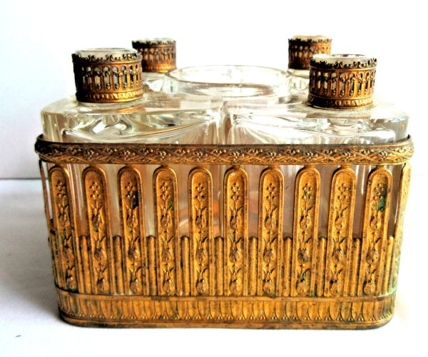 Cave à parfums Napoléon III, 5 verres et armature en laiton