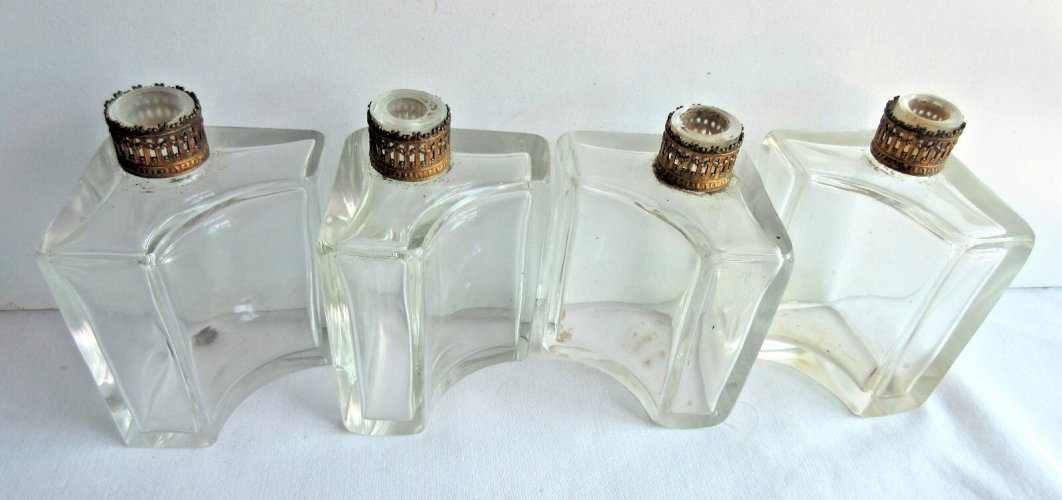 Cave à parfums Napoléon III, 5 verres et armature en laiton