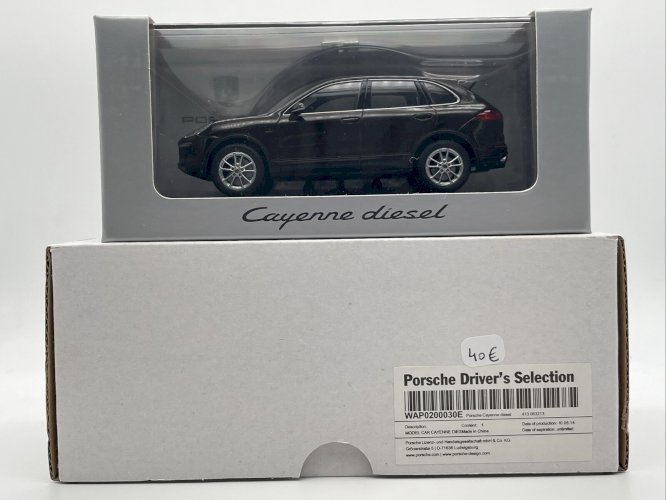 Cayenne Diesel (2014)  Acajou Brun Métallique  1/43 Minichamps