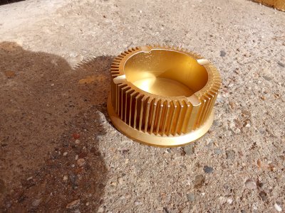 Metal winged ashtray