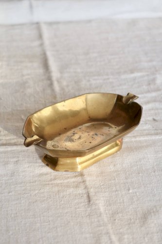 Cendrier ancien en laiton patiné