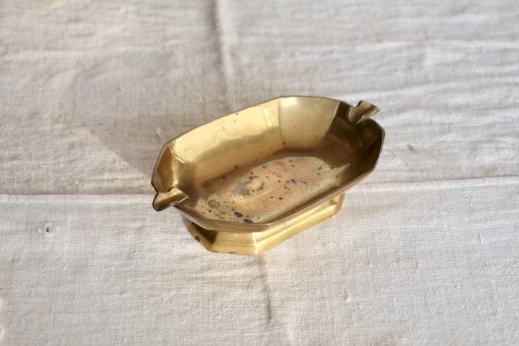 Cendrier ancien en laiton patiné
