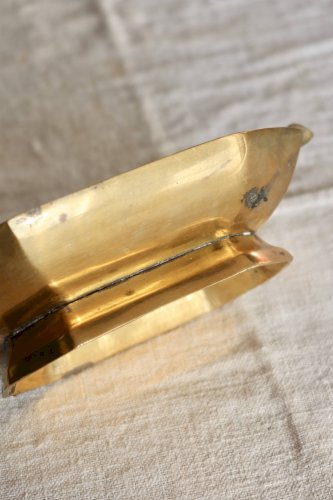 Cendrier ancien en laiton patiné