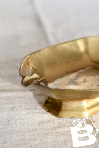 Cendrier ancien en laiton patiné