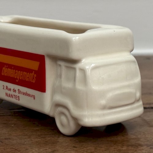 Cendrier Bretagne Déménagements décor de camion fond blanc par Publidéal M3943