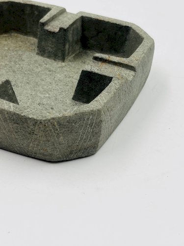 Cendrier brutalise minéral