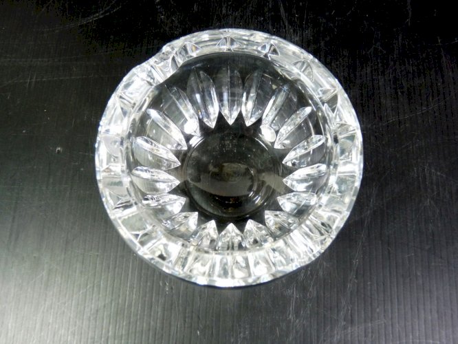 Cendrier cristal taillé Baccarat estampillé D - 10 cm