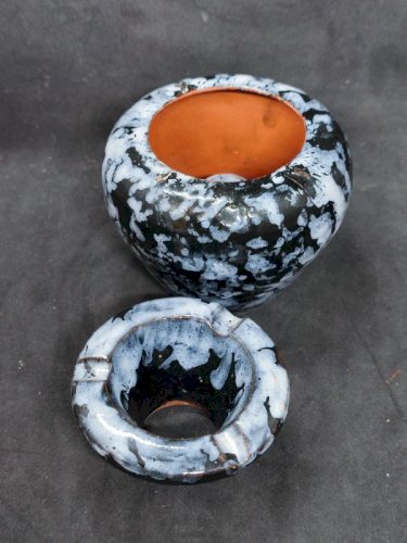 cendrier en ceramique original style fat lava années 70 en deux parties en bon etat