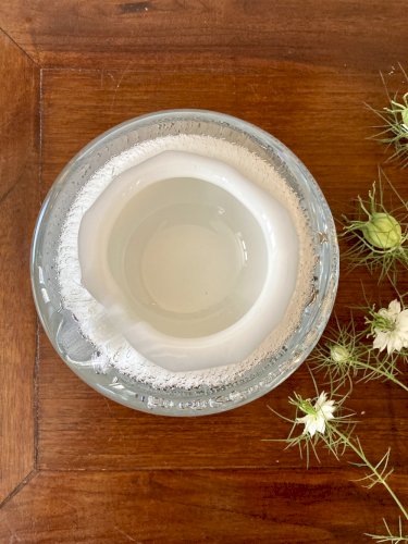 Cendrier en mélange de verre bullé et verre opaque, style Murano