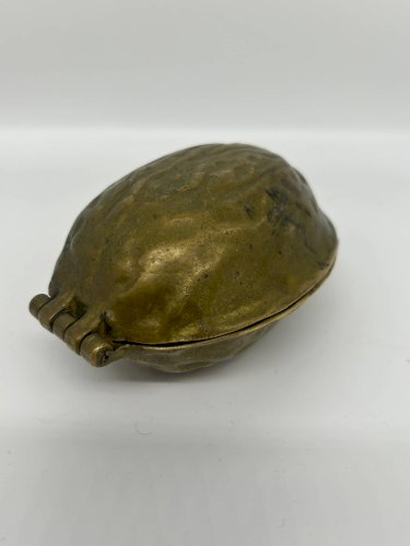 Cendrier noix en laiton