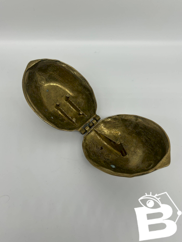 Cendrier noix en laiton