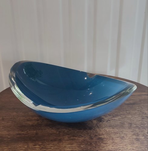 Cendrier ou vide-poche en verre d’art signé – bleu vintage design