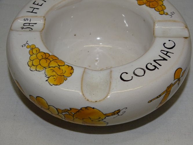 - CENDRIER PUBLICITAIRE COGNAC JAs HENNESSY CERAMIQUE ALFRED RENOLEAU AR.A    D