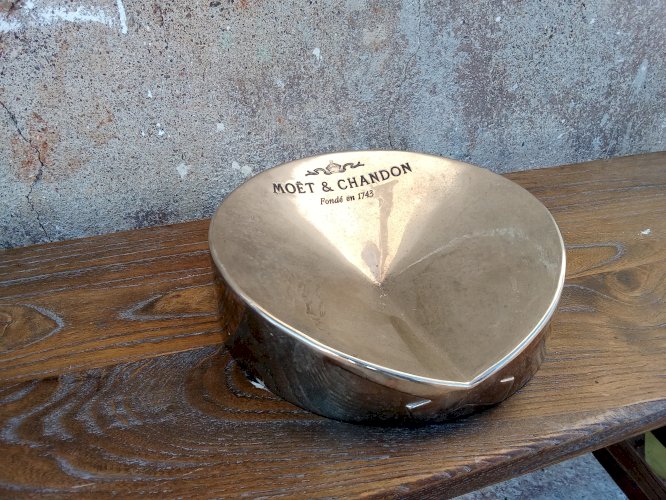 Cendrier publicitaire Moët & Chandon — emblème du raffinement à la française