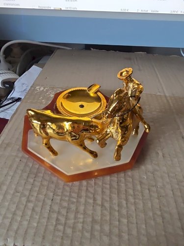 Cendrier  scène de tauromachie 16 x 15 cm
