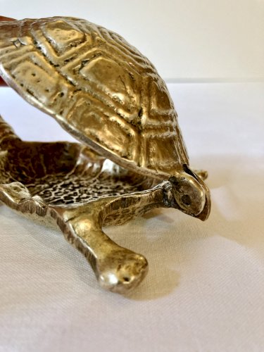 Cendrier tortue en laiton, années 1970