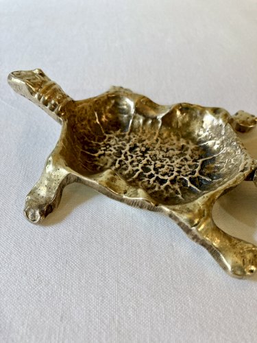Cendrier tortue en laiton, années 1970
