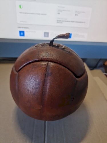 Cendrier vide-poche Ballon De Foot  en cuir et céramique Longchamp AN 50