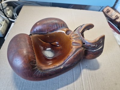 Cendrier vide-poche gant de boxe en cuir et céramique Longchamp AN 50