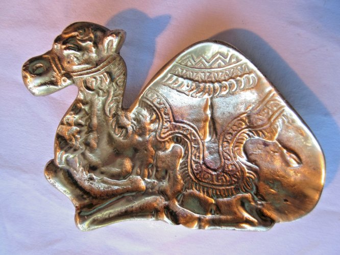 Cendrier, vide-poche, Sculpture bronze: Le Dromadaire prêt pour le départ