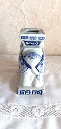 Cendrier vintage céramique bleu et blanc – Forme éléphant – Décoration années 1970 – Pièce unique