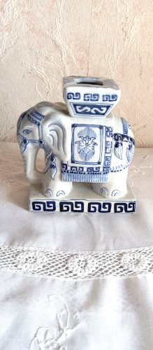 Cendrier vintage céramique bleu et blanc – Forme éléphant – Décoration années 1970 – Pièce unique