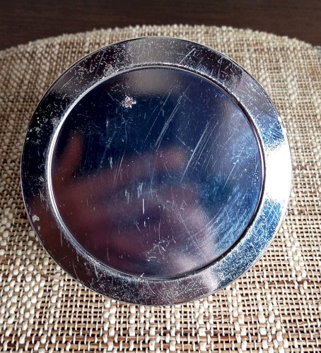 Cendrier vintage en métal chromé – modèle à poussoir manuel – 70