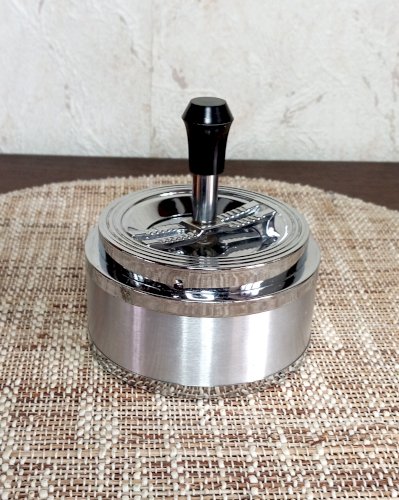 Cendrier vintage en métal chromé – modèle à poussoir manuel – 70