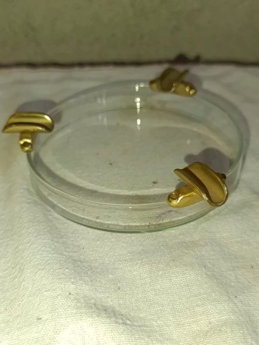 cendrier vintage en verre avec support laiton en bon etat