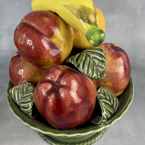 Centre de table corbeille coupe de fruits pomme banane trompe l'oeil barbotine