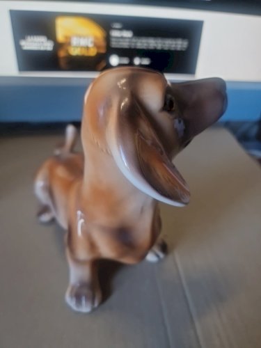 CERAMIQUE - CHIEN TECKEL -H 18 cm X 20 cm