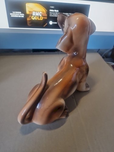 CERAMIQUE - CHIEN TECKEL -H 18 cm X 20 cm