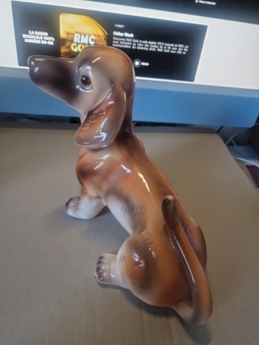 CERAMIQUE - CHIEN TECKEL -H 18 cm X 20 cm