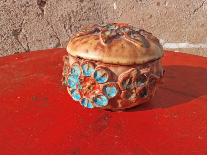 Céramique Vallauris fabriquer par l'atelier la roue Vallauris