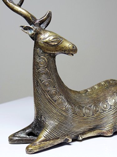 Cerf couché décoratif en laiton Dhokra Inde vintage artisanal