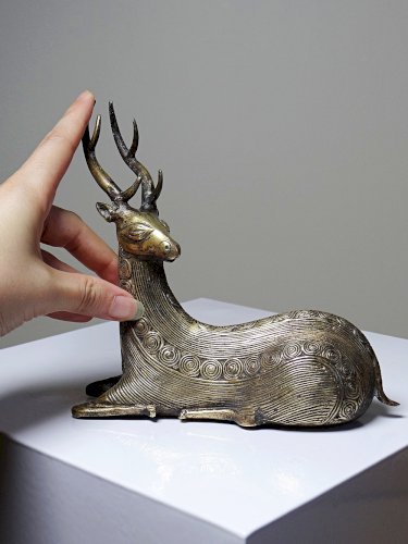 Cerf couché décoratif en laiton Dhokra Inde vintage artisanal