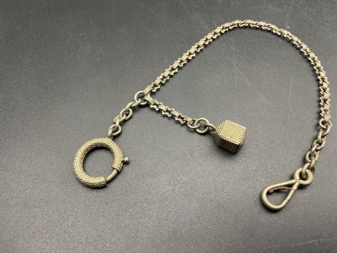 Chaine de Montre CHATELAINE en Argent avec breloque XIXème.