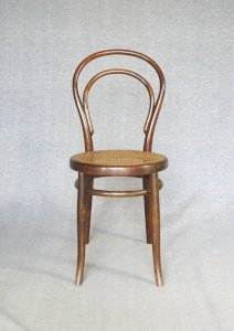 Chaise bistro UNGVAR 1900,n°14 1/2 assise d'origine No Thonet
