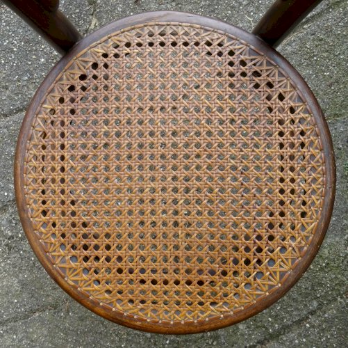 Chaise bistro UNGVAR 1900,n°14 1/2 assise d'origine No Thonet