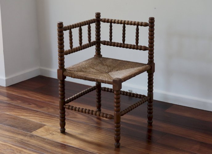 Chaise dangle ancienne en bois tourné