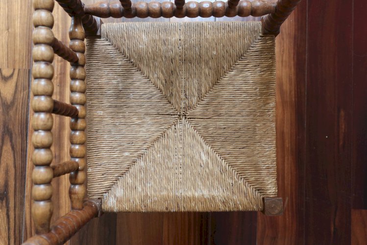 Chaise dangle ancienne en bois tourné