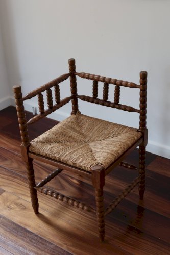 Chaise dangle ancienne en bois tourné