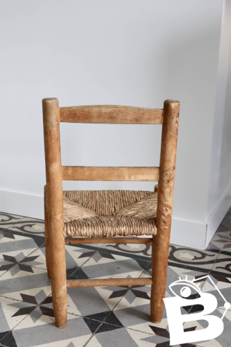 Chaise denfant ancienne en bois et assise paillé