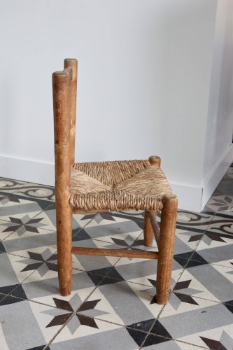 Chaise denfant ancienne en bois et assise paillé
