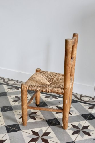 Chaise denfant ancienne en bois et assise paillé