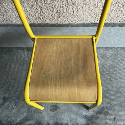 Chaise écolier vintage jaune