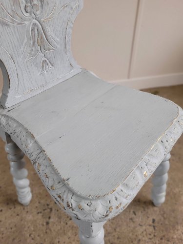 Chaise enfant en bois tourné patiné