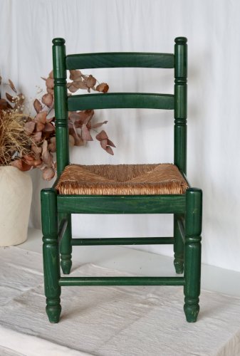Chaise enfant vintage en bois vert et assise en paille tressée